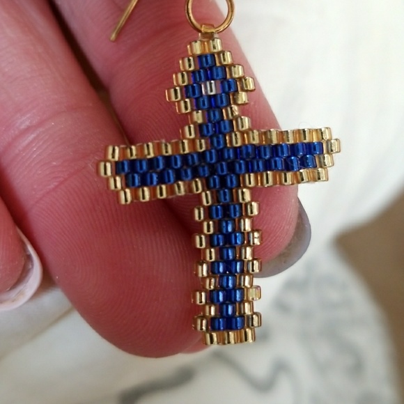 NEW. VINTAGE HANDMADE SEED BEAD CROSS EARRINGS. A1 - Picture 2 of 6